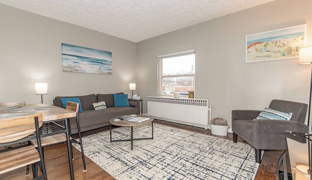 Charming 2-bedroom Suite with balcony overlooking the Lake in Fairport Harbor
