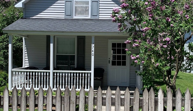 Charming 2-bedroom cottage in lovely Mackinac Island with WiFi