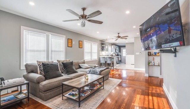 Charming 2-bedroom apartment with WiFi, AC in lovely Massapequa