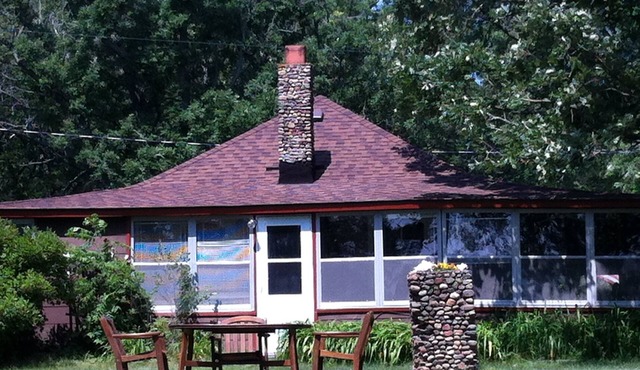 Charming 2-Bedroom Cabin with boathouse on Big Carnelian Lake in Stillwater