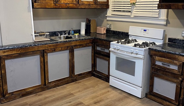 Charming 2-bedroom house in delightful Altoona with WiFi