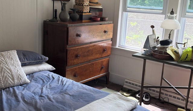 Charming 2-bedroom cottage with WiFi, AC in enjoyable Hampton Bays Waterview