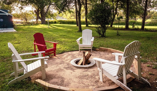 Charming 2-bedroom cottage with WiFi, AC in Spring Lake