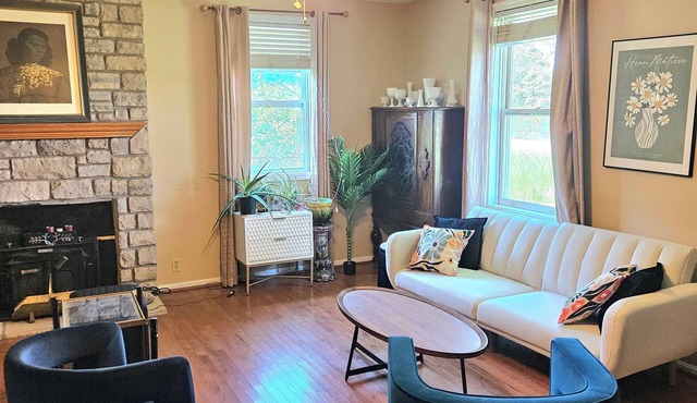 Charming 3-bed/2-bath home w parking central to Downtown and Spooky Nook Sports