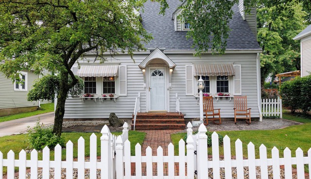 Charming 3-bedroom house located on Main Street in Downtown Middlebury