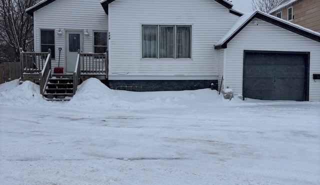 Charming 3-Bedroom Home in the UP - A Great Place for Family, Friends, and Paws!