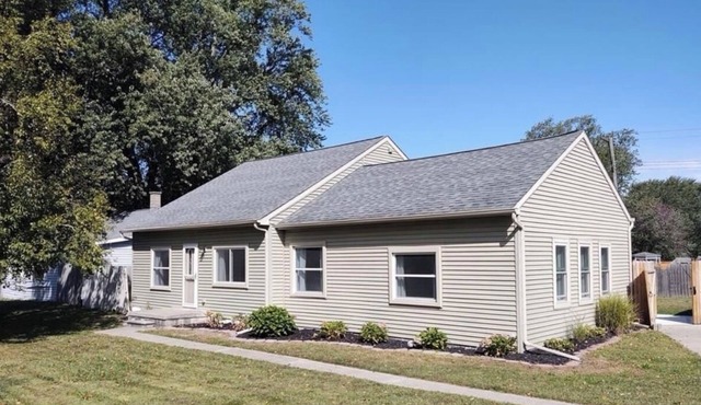 Charming 3-bedroom house in pleasant Monroe with WiFi, and A/C