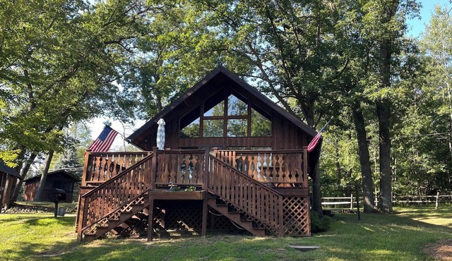 Charming 3-bedroom cottage on Lake Ogemaw in West Branch, Michigan
