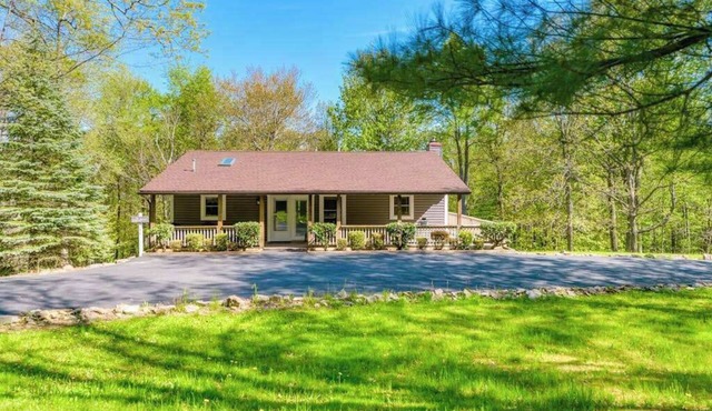 Charming 3BR Cabin - MOUNTAIN VIEW - McHenry