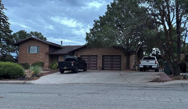 Charming 4-bedroom house with AC in Gallup
