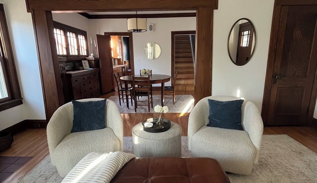 Charming 4-Bedroom Minneapolis Retreat – Perfect for Your Getaway!