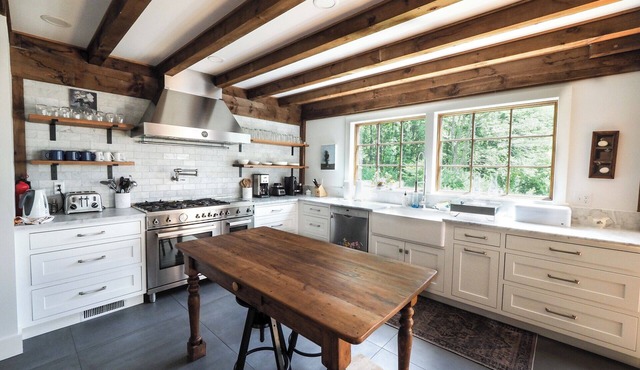 Charming 6 Bdrm Countryside Stay