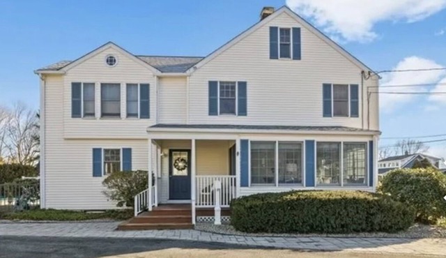 Charming beach home, complete with pool & cozy guest house!