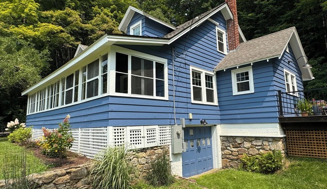 Charming Berkshire Farmhouse: Your Cozy Retreat Awaits!