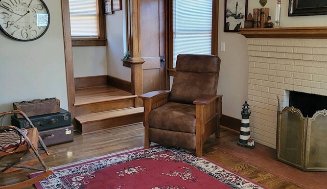 Charming Bungalow near historic district, State Capital, MSU campus and downtown