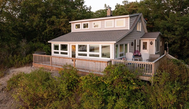 Charming Cottage, Private Lake MI Beach