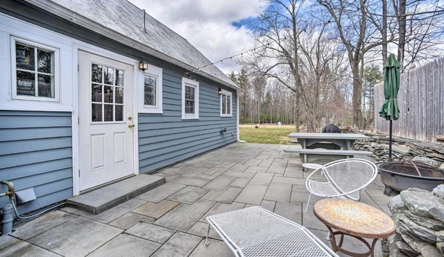 Charming Cottage w/Yard - 2 Mi to Tinker St!