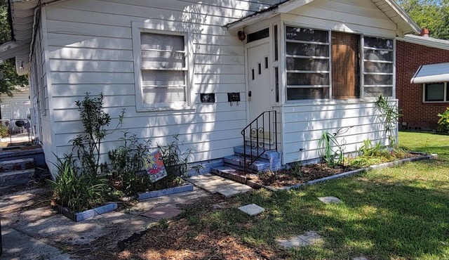 Charming Family Friendly, Pet Friendly Bungalow, Sleeps 6 - Jacksonville, FL