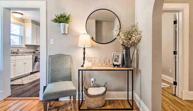Charming Getaway, Walk to Windsor Lake & Downtown!
