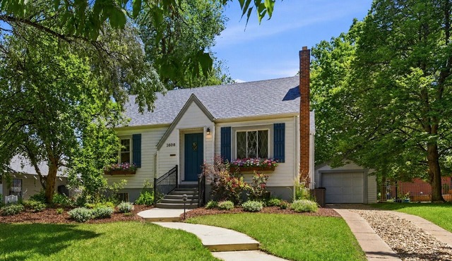 Charming Historic Cottage Cozy Family Getaway!