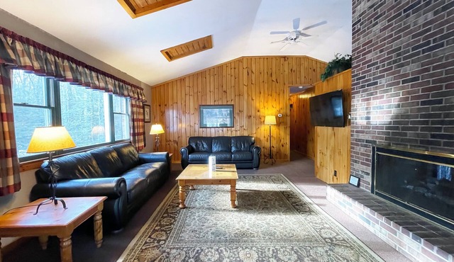 Charming Lake Front Cabin in the Poconos