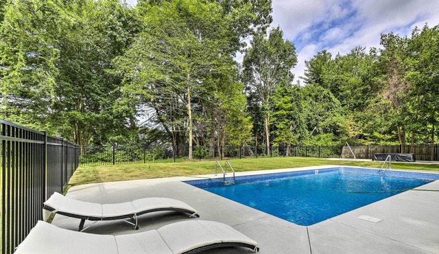 Charming Madison Retreat ~ 3 Mi to Beaches!