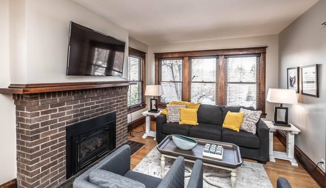 Charming Parkview 4BR Duplex by State Fair, U of M, DT