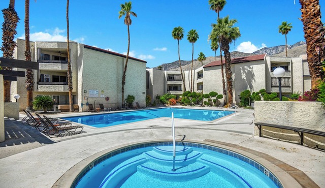 Charming pool side condo on the beautiful south side of Palm Springs. n