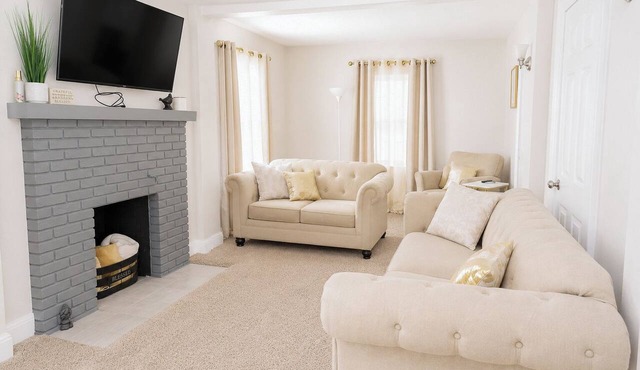 Charming Retreat on Quiet Street, close to Notre Dame and DTSB