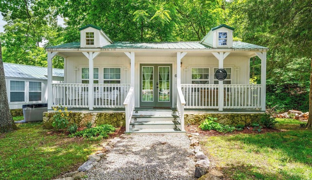 Charming Retreat | Pool Near Dogwood Canyon & Thunder Ridge