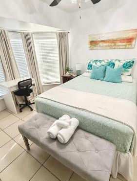 Charming Room1 in Cozy Jax House
