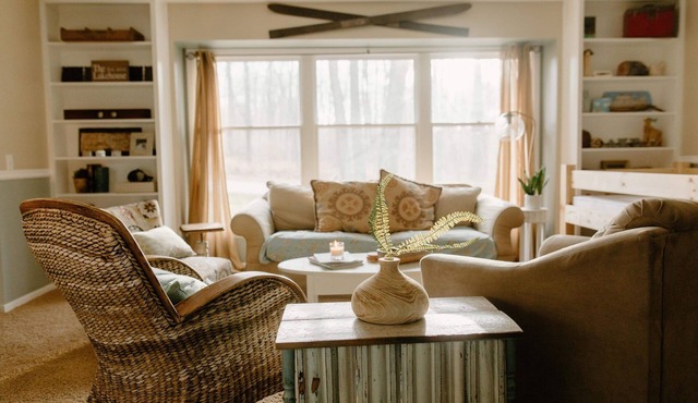 Charming Serenity: A Cozy and Spacious Lake House Retreat Near Kalamazoo, MI.