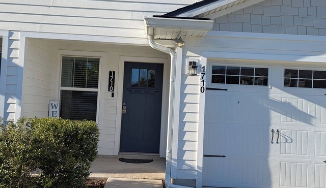 Charming, Spacious 3-bedroom townhome with AC in Jacksonville