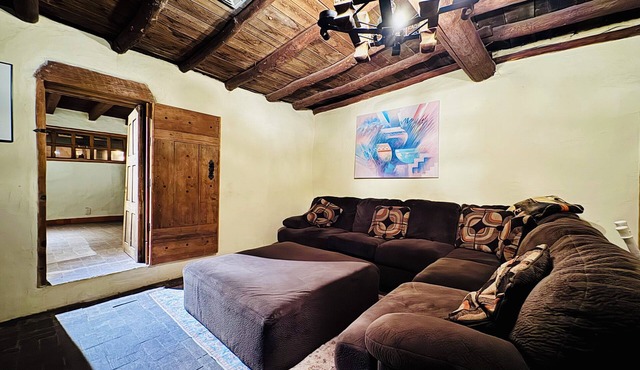 Charming Spanish Guesthouse In Placitas