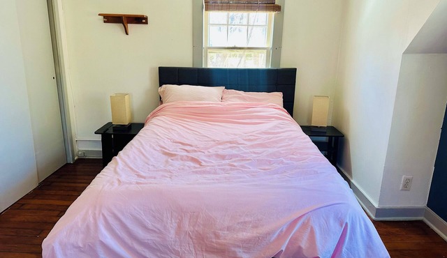 Charming studio apartment in East Hampton with WiFi, AC