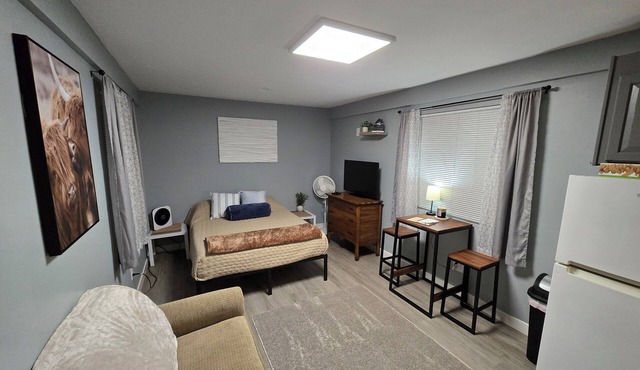 Charming studio with AC and WiFi in delightful Defiance