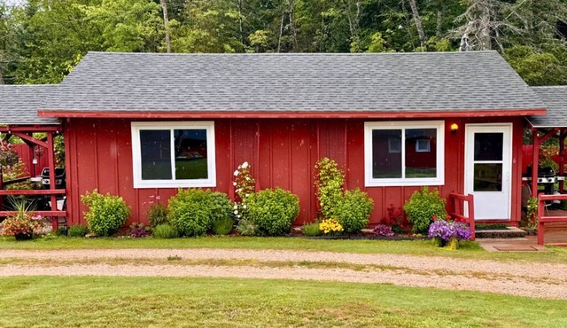 Charming Up North hotel room #7 with AC at Twin Cedars Resort in Trout Lake MI