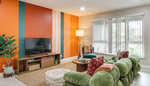 Chic 5BR, Yard, Mtn Views, Games 4 fun Family time