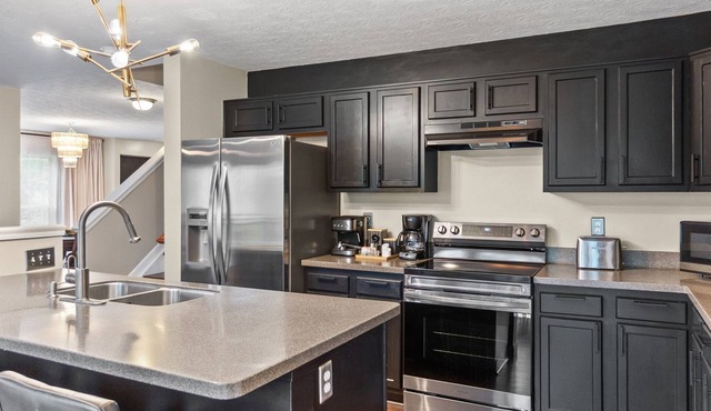 Cincinnati · Oakley · 5-Bed Home · Extended Stay