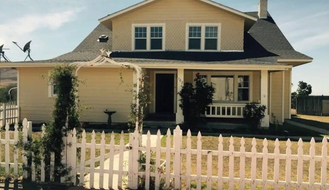 Classic 20th Century Architecture, Huge space for large families