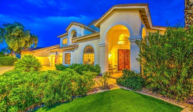 Classy Guest Suite With Spiral Staircase in Gorgeous Lake Community
