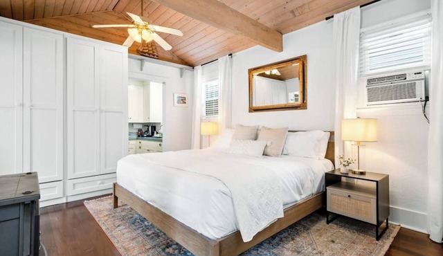 Coastal cottage with private patio - 2 minute walk to beach