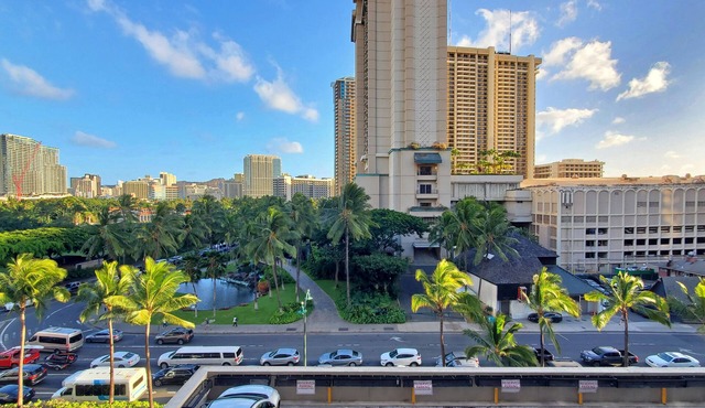 Comfort & Accessibility to Everything in Waikīkī! 2 Queen Beds, Pool & Parking!
