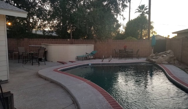 Comfortable Home, Central Phoenix Pets ok, Pool, 3 bedroom 3 bath Close to all. in Phoenix