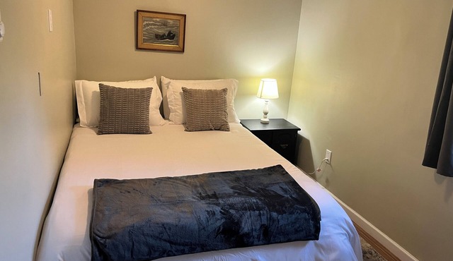 Comfortable, Peaceful 3-Bedroom Apartment with AC. Pet-Friendly!
