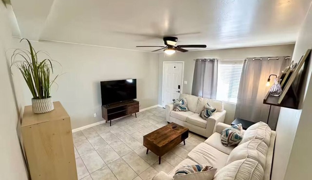 Comfy Modern Midtown Condo — walk to Hospitals in Phoenix