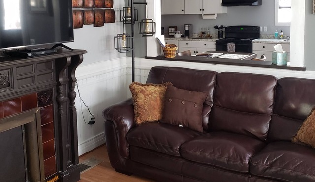 Completely remodeled 1 bedroom lower apartment with full kitchen and bath