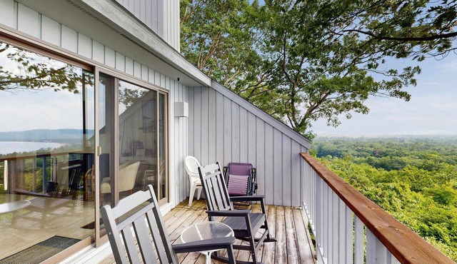 Condo in Glen Arbor with Lake Michigan sunset views, fireplace, deck, washer & dryer
