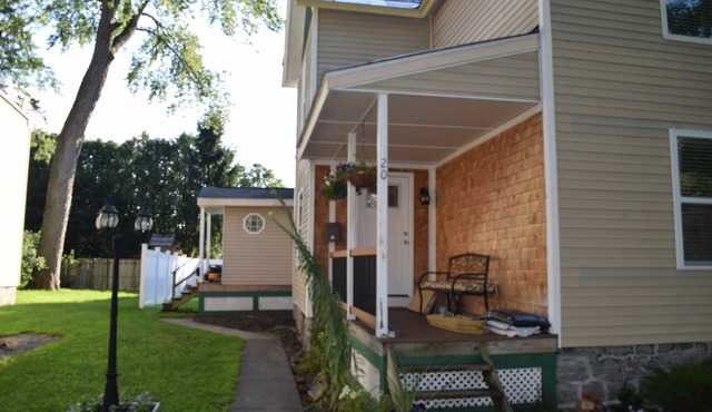 Convenient 2-bedroom apartment in Glens Falls with WiFi