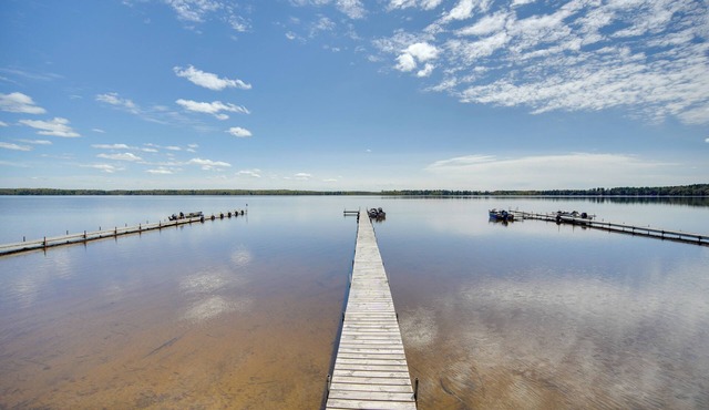 Convenient Cabin w/Access to 3 Boat Docks!